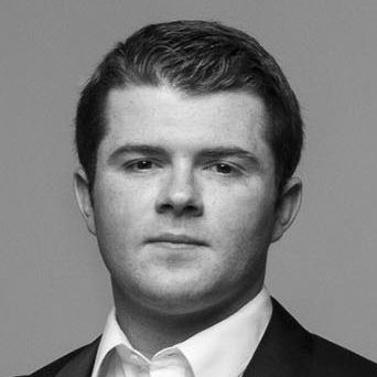 Julian-Bliss A man with short hair wearing a suit.